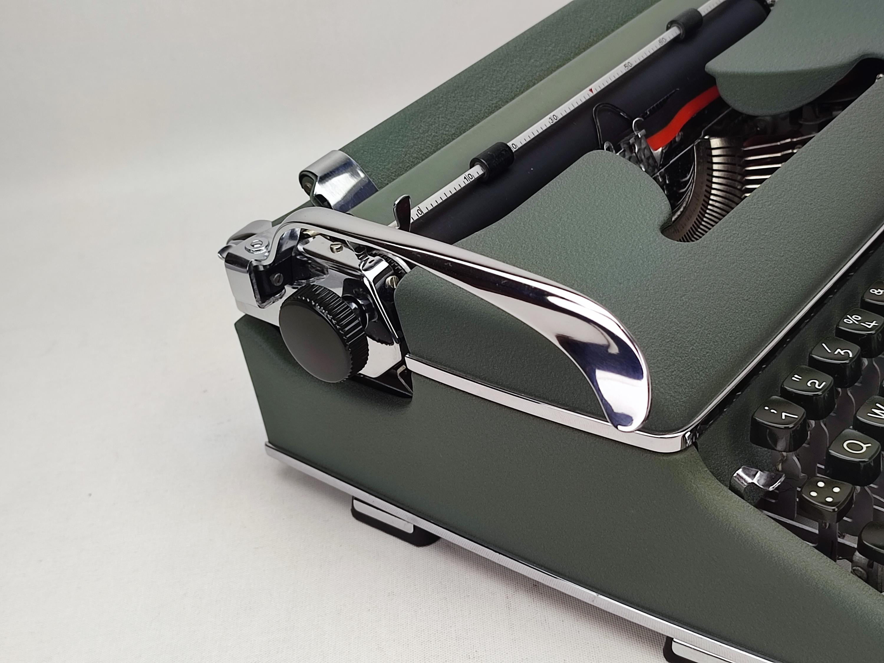 新登場*！Qwerty配列のOlympia SM3タイプライター、ポータブル