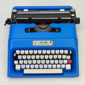 Rare* Special Olivetti Lettera italia 90 Working Typewriter, Portable Lettera 35 Typewriter, Vintage typewriter, gift for valentine Days,