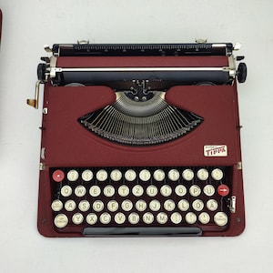 Ultra Portable Western Germany GOSSEN Tippa Working Typewriter With Orginal Case,  Ultra Slim Typewriter, Glass Key Collectible Typewriter