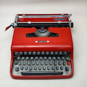 Máquina de escribir Olivetti Lettera 22 italiana roja Ferrari, portátil, antigua, máquina de escribir retro vintage, regalo de cumpleaños para ella y él