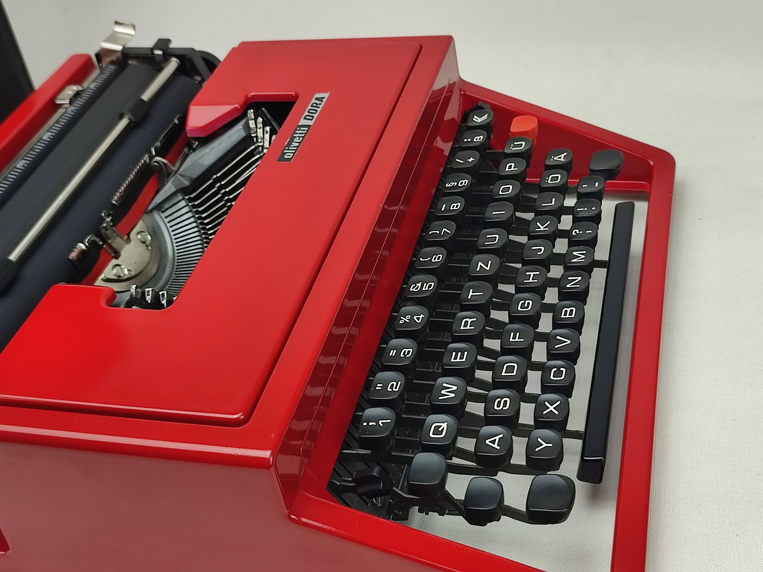 Vintage Olivetti Dora Manual Portable Typewriter & Case,GWO, Made In Spain | UK - Foto 4