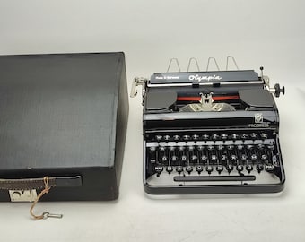 ピンクのオリンピアタイプライター | 1960年代のヴィンテージ