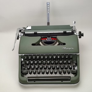 Green Olympia SM3 Typewriter, Vintage Working Typewriter With Case, Gift For Fathers Day, Gift for Graduation, Senior Gift 2025, Kids Gift