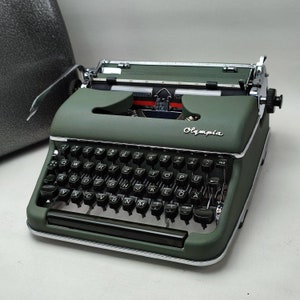 Green Olympia SM3 Typewriter /working typewriter with Case/ Portable, vintage typewriter working, Christmas Gift her