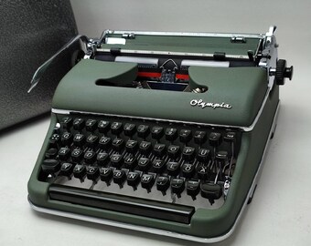 Green Olympia SM3 Typewriter /working typewriter with Case/ Portable, vintage typewriter working, Christmas Gift her