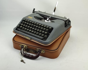 British Empire Aristokrat Schreibmaschine, 1955 Modell Arbeitsschreibmaschine, Azerty French Khaki Schreibmaschine Tastatur, tragbare Schreibmaschine mit Koffer