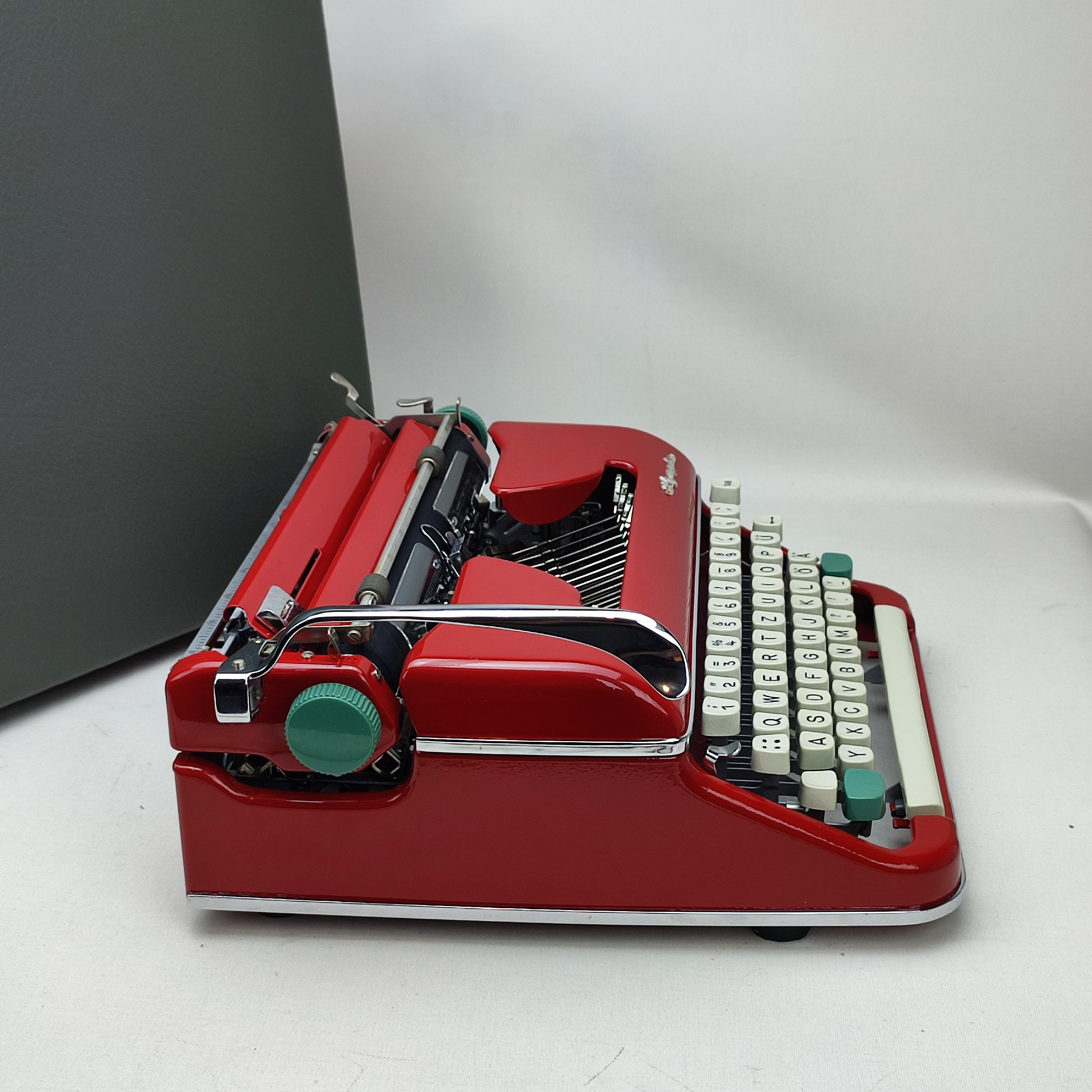 オリンピア SM5 実用ヴィンテージタイプライター、10ピカ書体の赤色