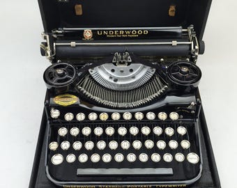 【激レア】ブラザー Brother Deluxe 1350 タイプライター Brother Deluxe 1350, Vintage Typewriter, 1971. Cream/brown