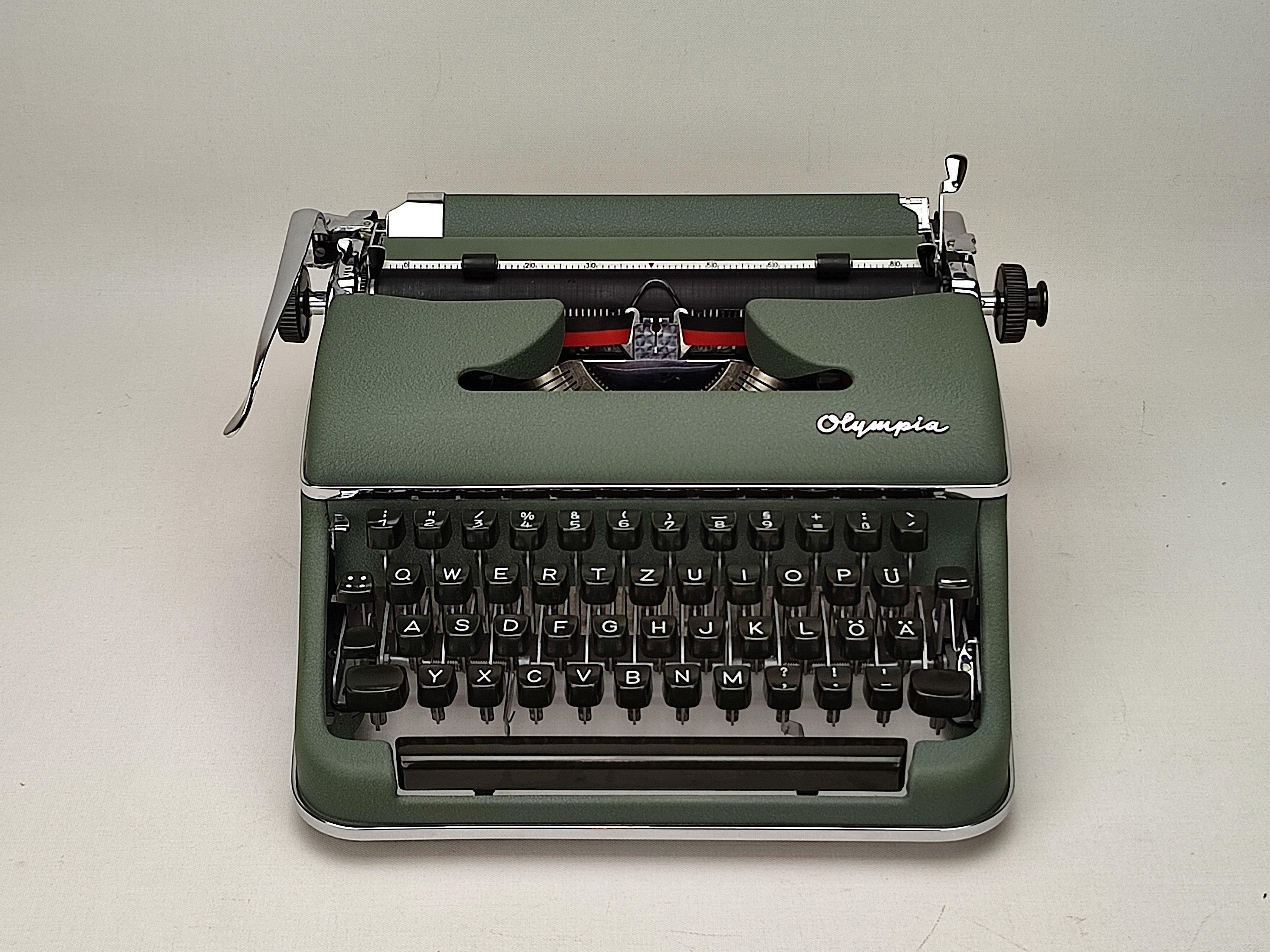 Olympia SM3 Working Typewriter With Case/ Portable, Vintage