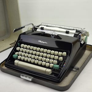 New Serviced Olympia Sm9 Working typewriter With Case, Black typewriter, Antique typewriter, Vintage Fathers Day Gift, Functional Typewriter