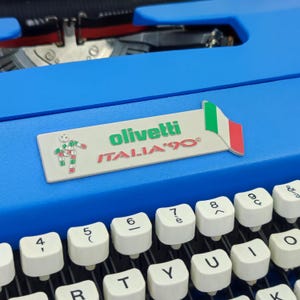 Special Olivetti Lettera italia 90 Working Typewriter, Portable Lettera 35 Typewriter, Vintage typewriter, Gift For Fathers Days, Graduation