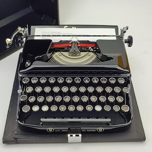 Envío en 1-2 días* ¡ERİKA 9! Máquina de escribir rara y funcional, máquina de escribir coleccionable revisada, antigua, regalo vintage para mamá, regalo para el Día de la Madre.