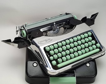 ヴィンテージ エルメス ベビー ポータブル タイプライター (良好な状態) エルメス ベビー タイプライター ライトグリーン - 限定版