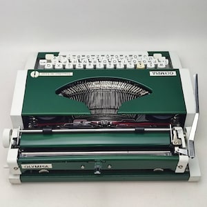Cursive / Script Olympia Working Typewriter, Portable, Vintage typewriter with case birthday gift, New Years gifts for her, İtalic typefont image 5