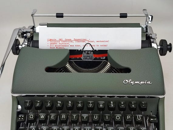 新登場*！Qwerty配列のOlympia SM3タイプライター、ポータブル