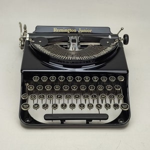 Máquina de escribir Remington Junior en perfecto estado. ¡Máquina de escribir portátil y compacta! El mejor regalo para el Día de la Madre. Regalo vintage para mamás.