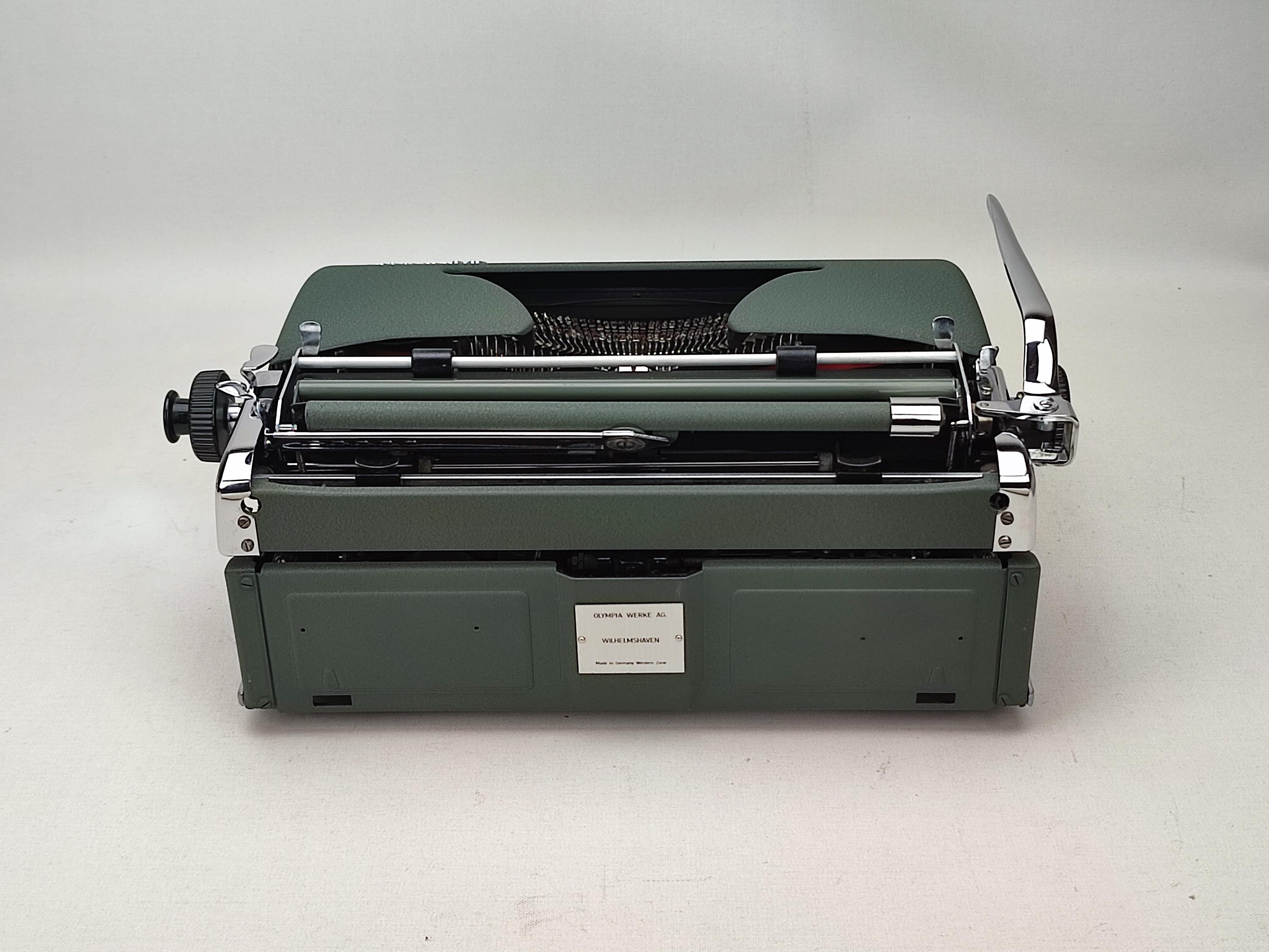新登場*！Qwerty配列のOlympia SM3タイプライター、ポータブル