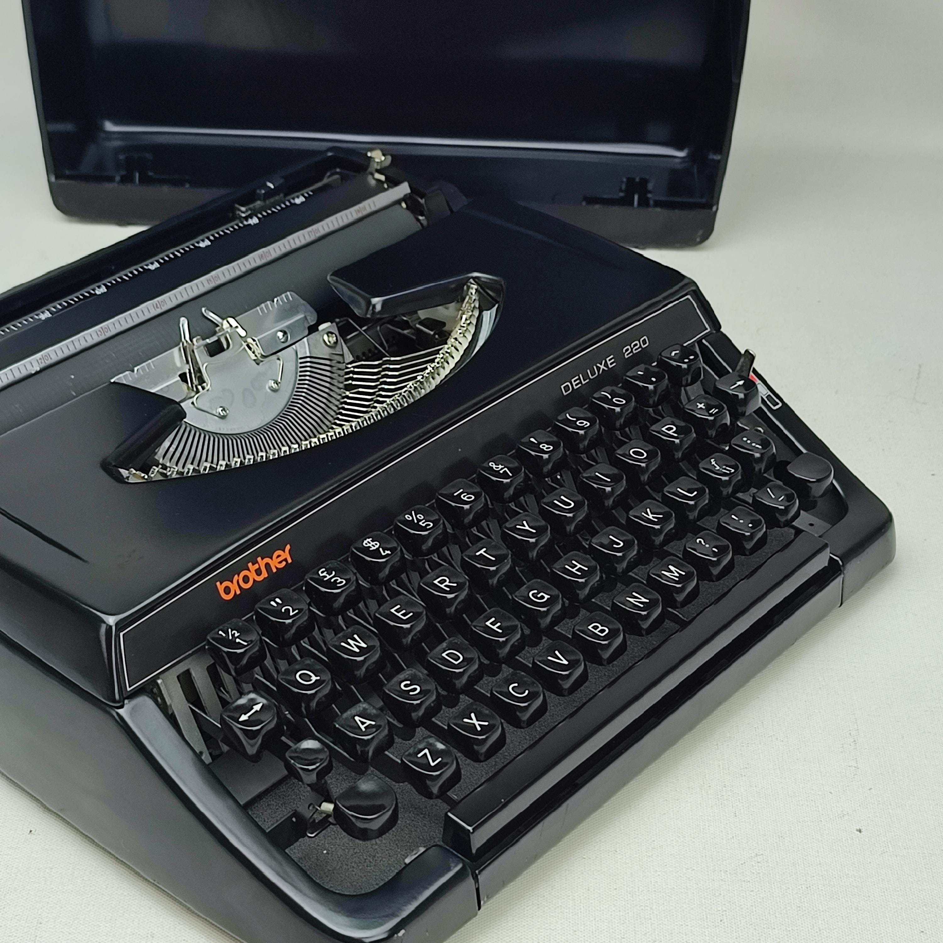 QwertyマットブラックBrother Deluxe 220ワーキングタイプライター