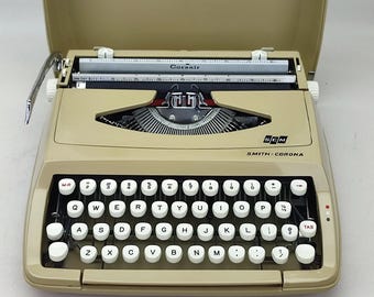 Smith Corona Corsair Working Typewriter With Case, Vintage Working Typewriter, Christmas Gift, New Years Gift, Portable typewriter Noel Gift