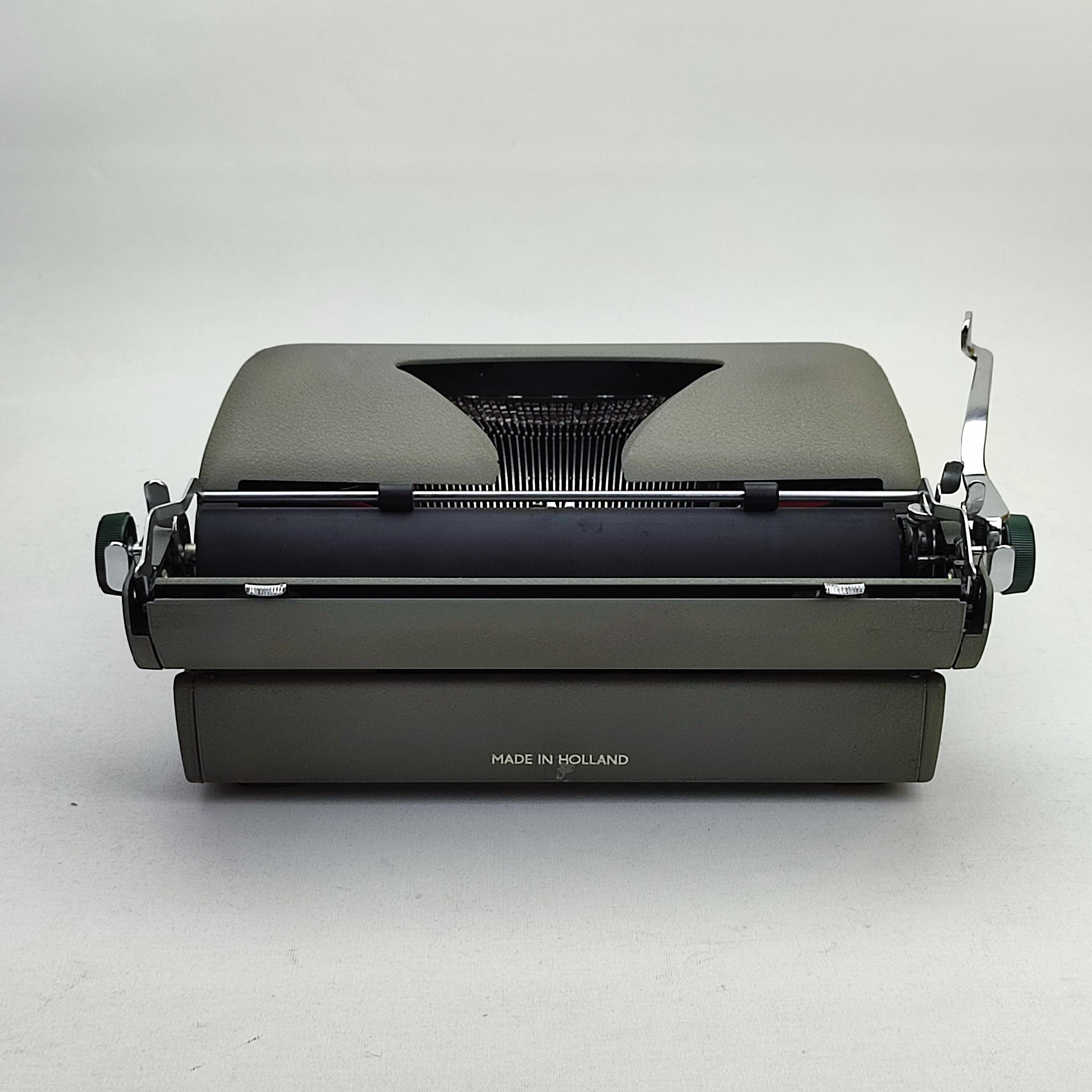 ブラックフライデー割引！レミントン トラベルライター QWERTY