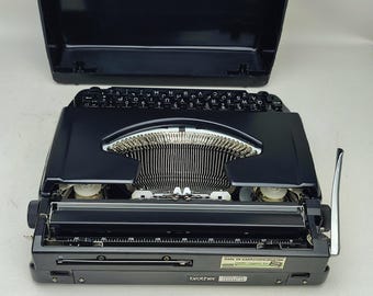 QwertyマットブラックBrother Deluxe 220ワーキングタイプライター