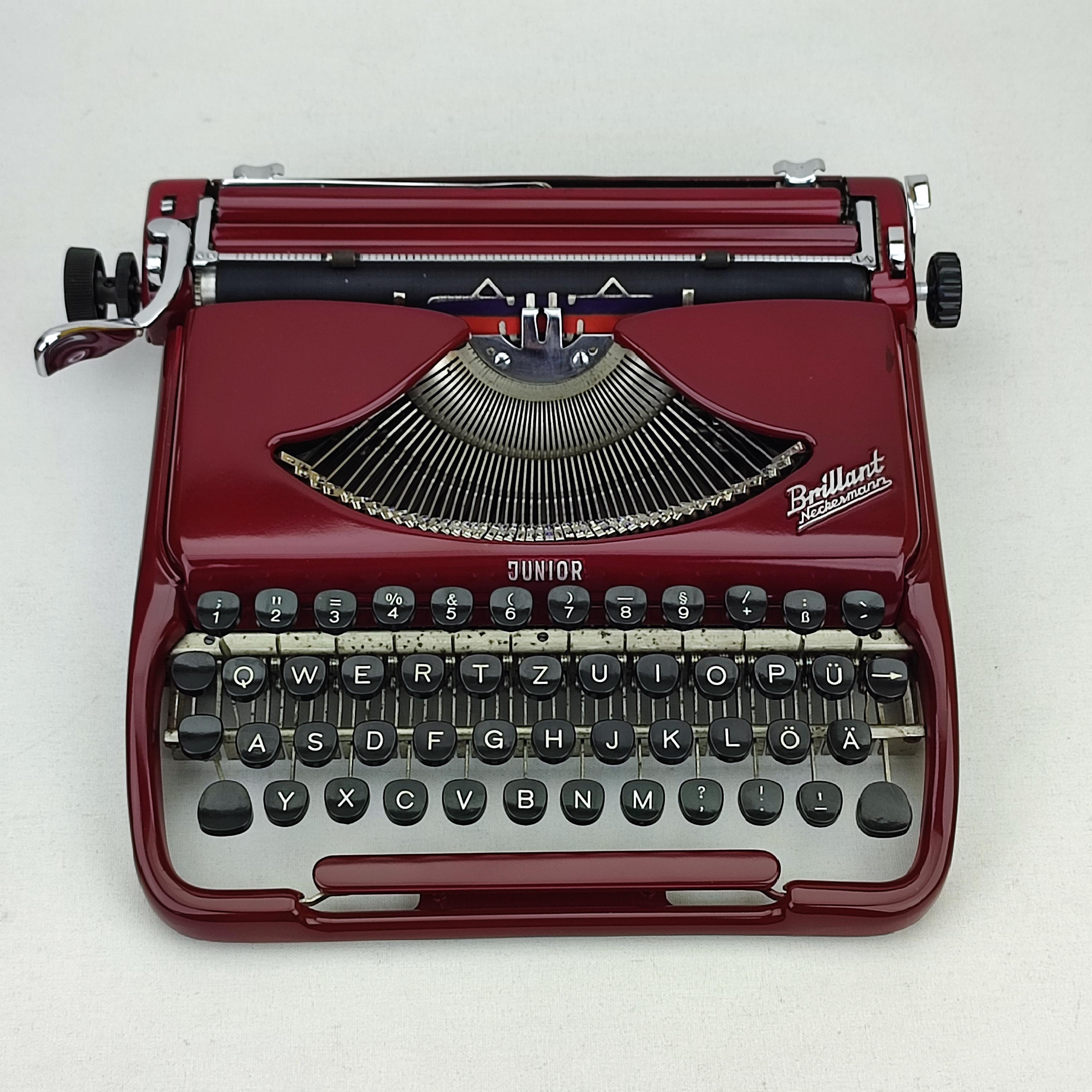 Groma Kolibri タイプライター アンティーク【ケース付き】 Kolibri Groma Typewriter and Case For Sale - My Cup Of Retro