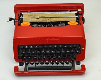 フェラーリレッドイタリアオリベッティレタラ22ワーキングタイプ