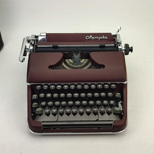 Original Olympia SM2 Typewriter, Fully Working Manual Typewriter, Refurbished Vintage Schreibmaschine, Qwertz Burgundy Typewriter, Poet Gift
