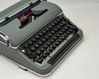 新登場*！Qwerty配列のOlympia SM3タイプライター、ポータブル