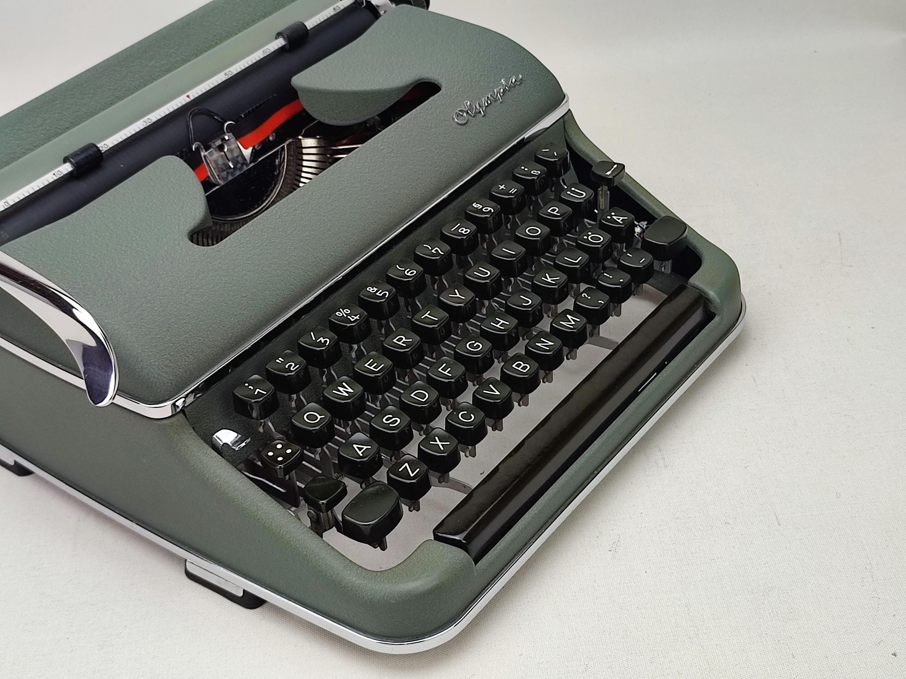 新登場*！Qwerty配列のOlympia SM3タイプライター、ポータブル