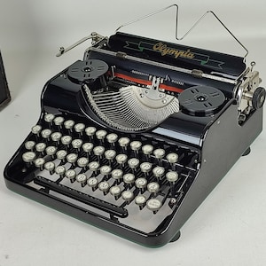 Máquina de escribir de trabajo Olympia Progress con teclas de vidrio y estuche, máquina de escribir moderna, máquina de escribir manual mecánica, el mejor regalo para el Día de la Madre.
