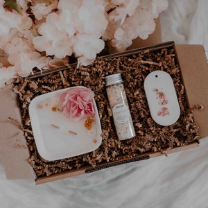 Coffret cadeau personnalisable / Bougie fleurie parfumée / Sels de bain / Coffret bien-être / Fondant parfumé / Coffret fête des mères