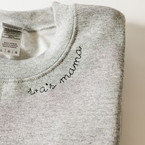 Custom Embroidered Mama Sweatshirt, Custom Name Sweatshirt, Gift for Mom, Custom Mom Gift, Personalized Sweatshirt, New Mom Gift, Mama gift
