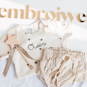 Custom Embroidered Organic Baby Onesie, Baby Shower Gift, Pregnancy Announcement, Newborn outfit, Baby Onesie, Baby Gift, Newborn Gift, Baby