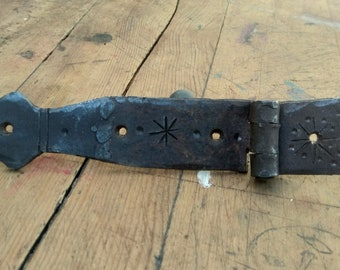 Herrero correas de hierro forjado. Bisagras.Bisagra de puerta martillada.Bisagra de puerta forjada