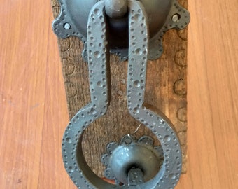 玄関ドアや納屋のドアの引き手として鍛造から直接作られたモロッコ製鉄