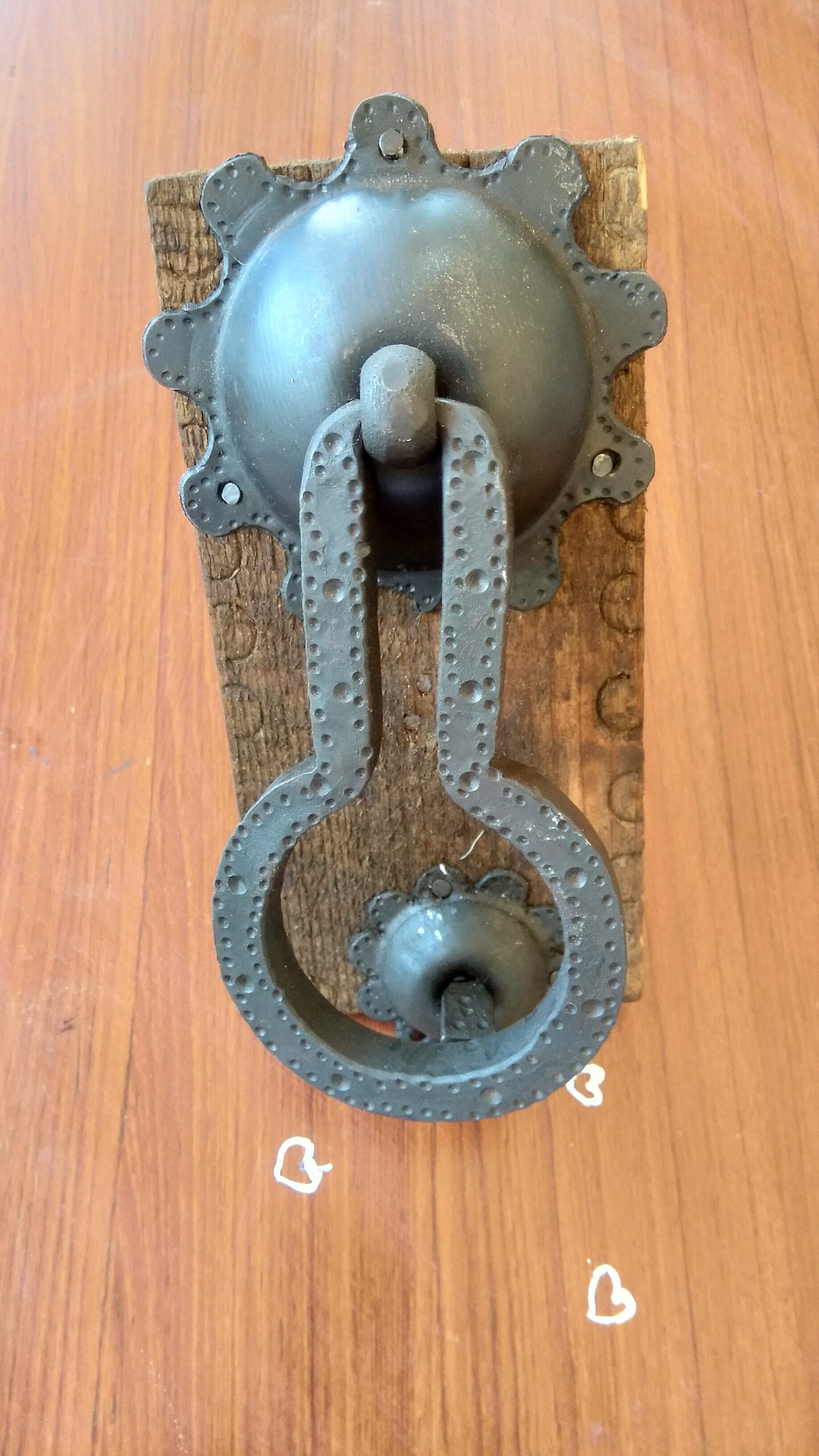 玄関ドアや納屋のドアの引き手として鍛造から直接作られたモロッコ製鉄