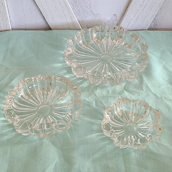 Vintage Hazel Atlas set of 3 very thick heavy glass nesting ashtrays.