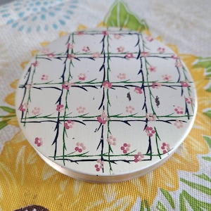 Vintage Makeup Compact.