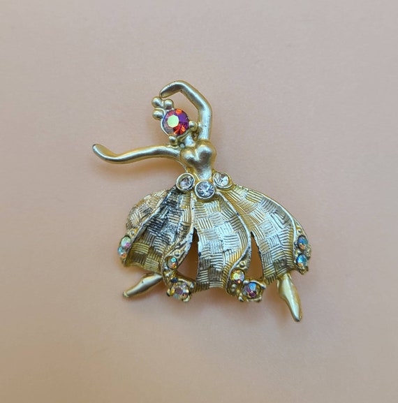 Broche Métal Doré Petite Danseuse - Robe Rouge Et Blanc - Bijou Vintage Occasion