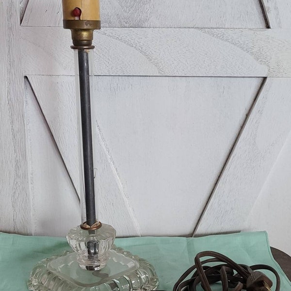 Vintage 1940s Table Lamp.