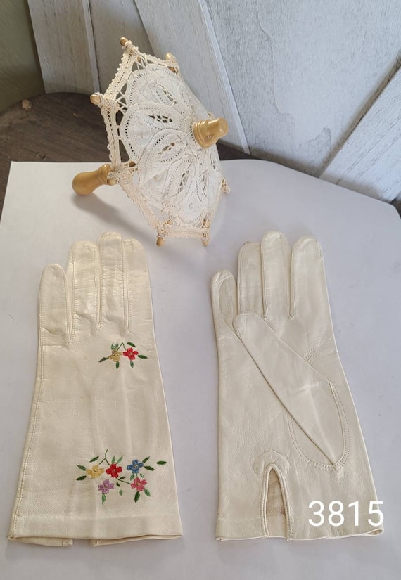 Vintage womens leather gloves. - image 1