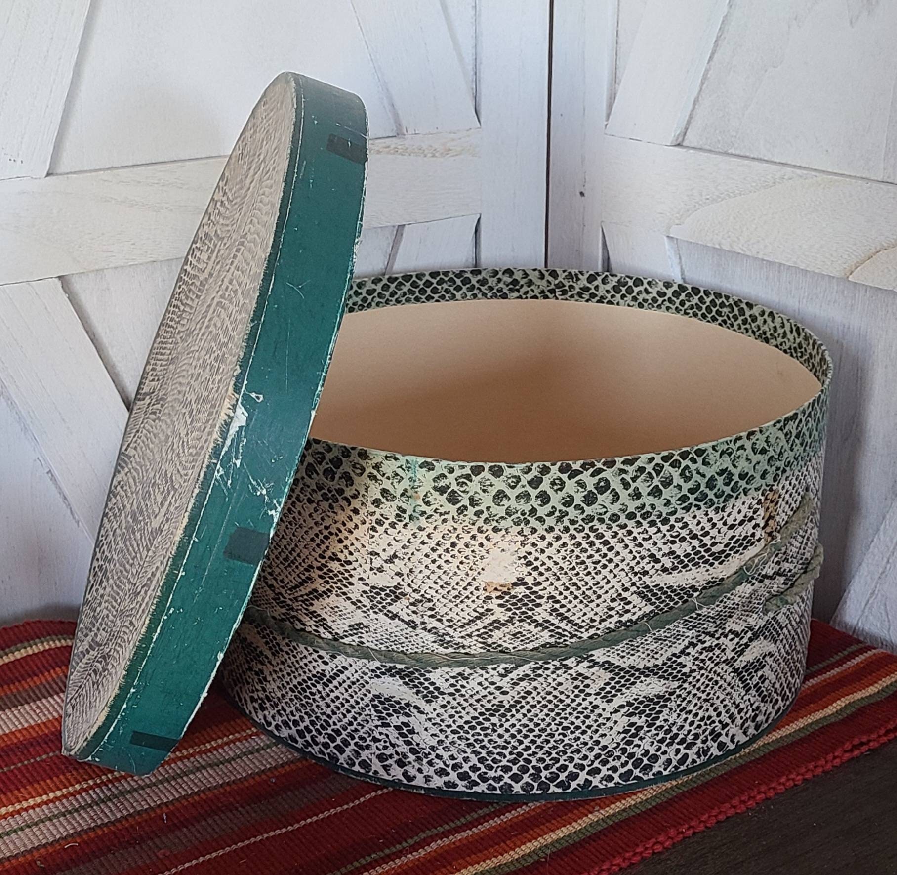Vintage retro hat box pillbox home decor snakeskin woven round hat Vintage Hat Boxes - Etsy main image 4