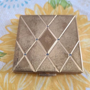 Vintage Makeup Compact.