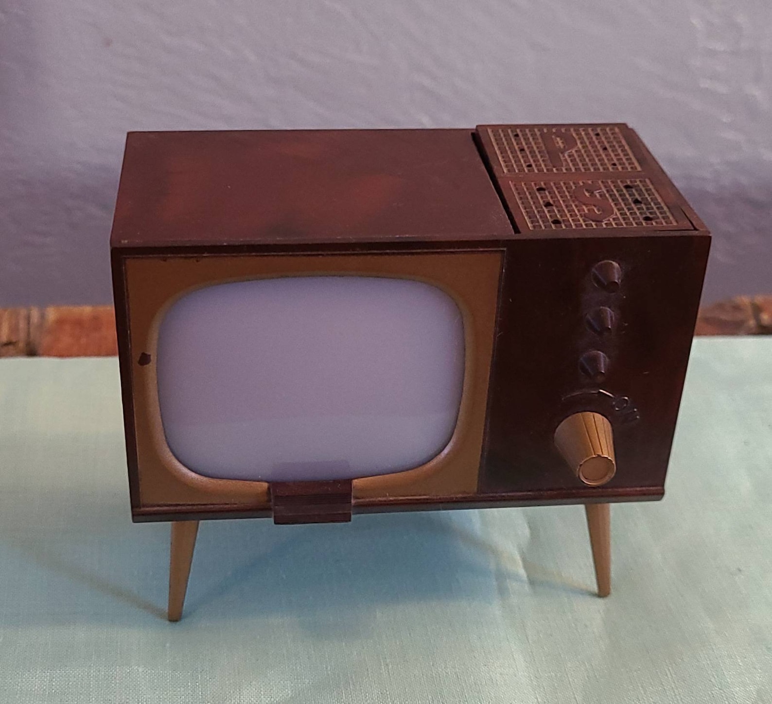 Vintage TV Salt and Pepper Shakers. Etsy