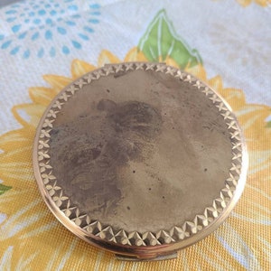 Vintage Makeup Compact.