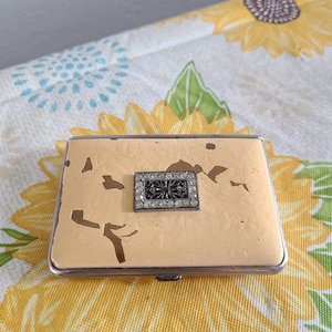 Vintage Makeup Compact.