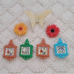 Vintage plastic kitchen magnets.