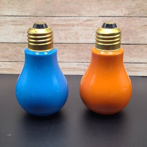 Vintage Light Bulb Salt and Pepper Shakers.