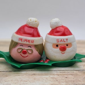 Vintage Santa Claus Mrs Claus Salt and Pepper Shakers